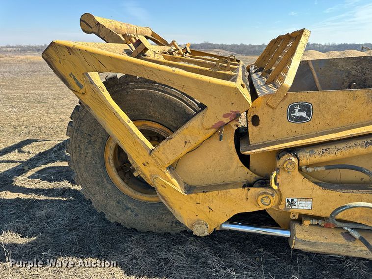 image for item DL4395 2005 John Deere 1812C scraper