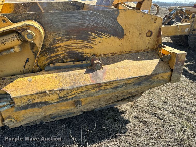 image for item DL4395 2005 John Deere 1812C scraper