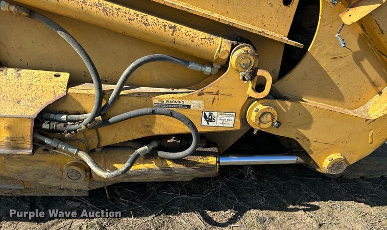 image for item DL4395 2005 John Deere 1812C scraper