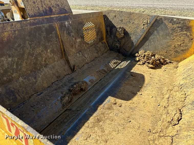 image for item DL4395 2005 John Deere 1812C scraper