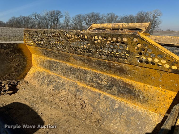 image for item DL4395 2005 John Deere 1812C scraper