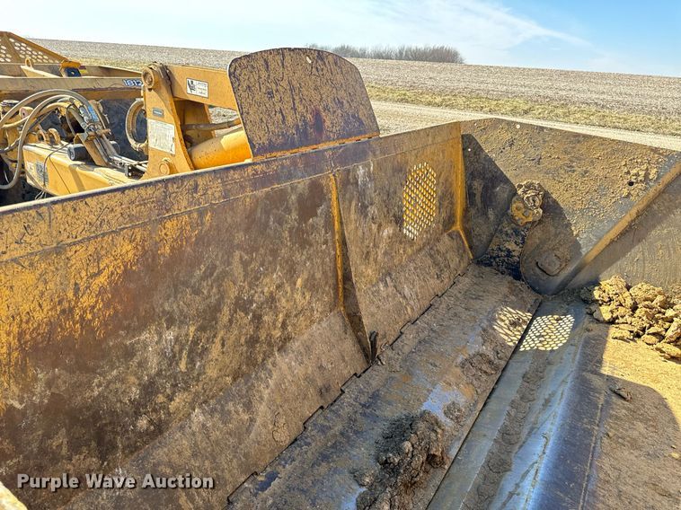 image for item DL4395 2005 John Deere 1812C scraper