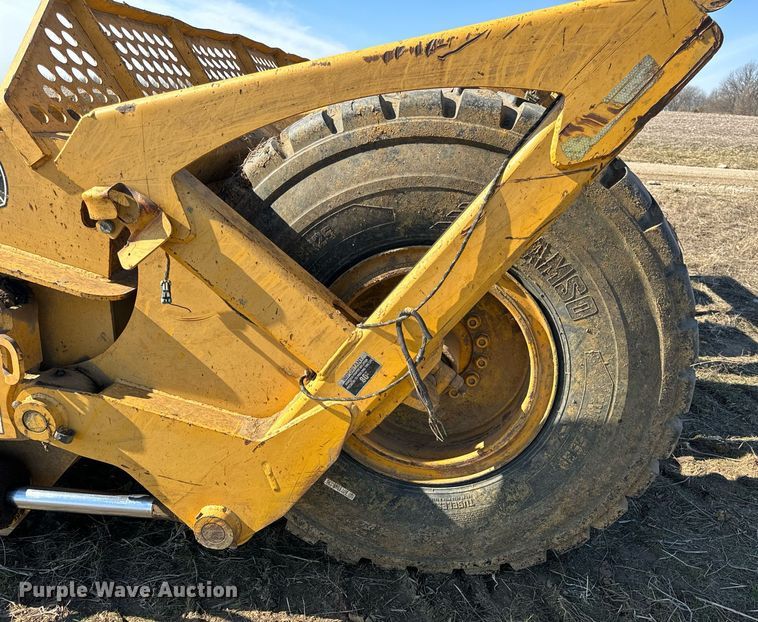 image for item DL4395 2005 John Deere 1812C scraper