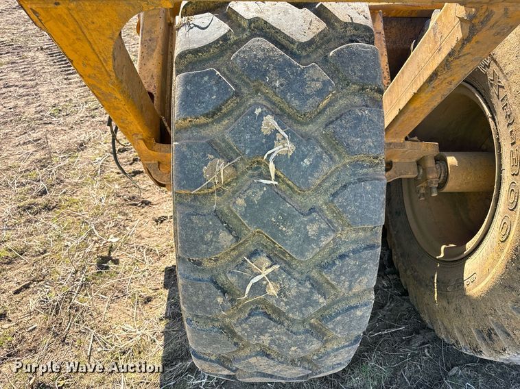 image for item DL4395 2005 John Deere 1812C scraper