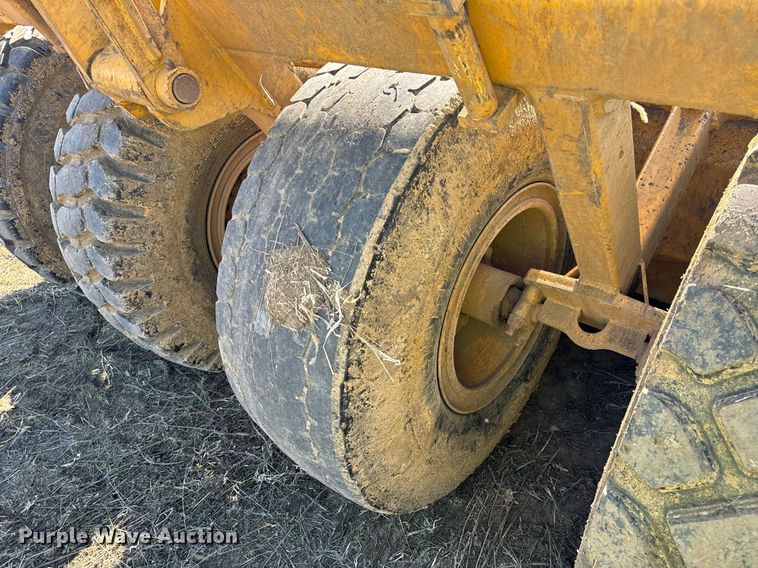 image for item DL4395 2005 John Deere 1812C scraper