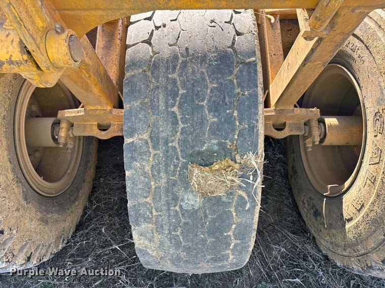 image for item DL4395 2005 John Deere 1812C scraper