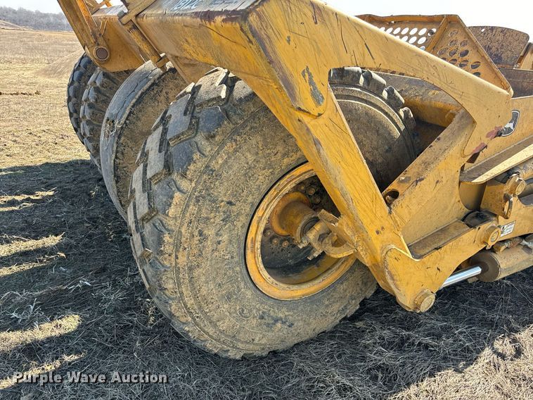 image for item DL4395 2005 John Deere 1812C scraper