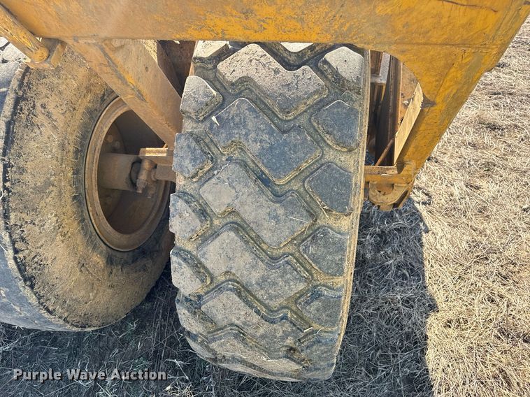 image for item DL4395 2005 John Deere 1812C scraper