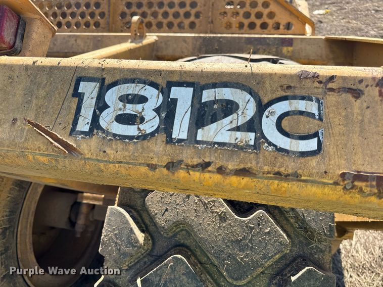 image for item DL4395 2005 John Deere 1812C scraper