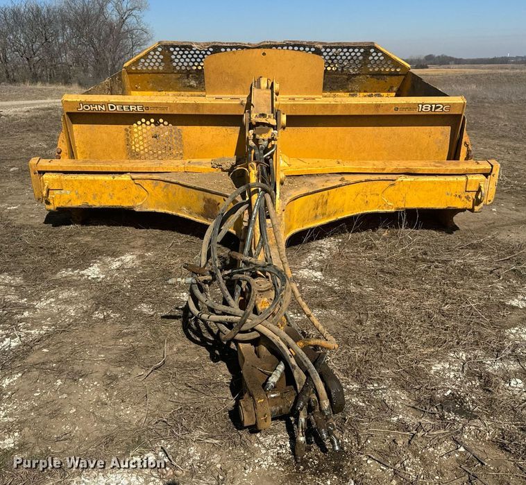 image for item DL4396 2005 John Deere 1812C scraper