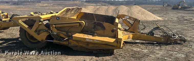 image for item DL4396 2005 John Deere 1812C scraper