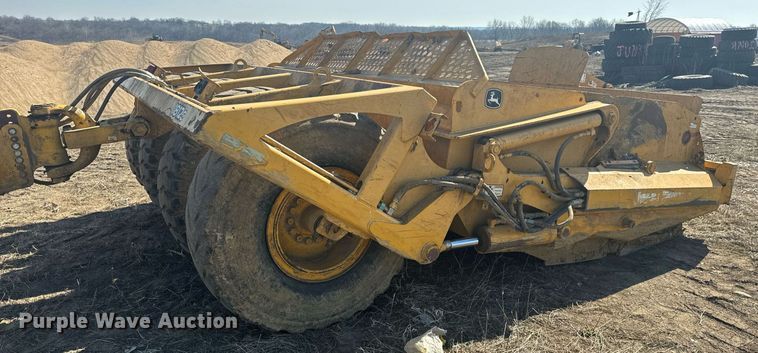 image for item DL4396 2005 John Deere 1812C scraper