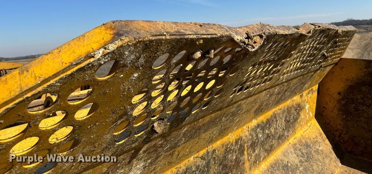 image for item DL4396 2005 John Deere 1812C scraper