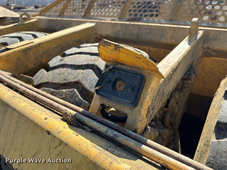 image for item DL4396 2005 John Deere 1812C scraper