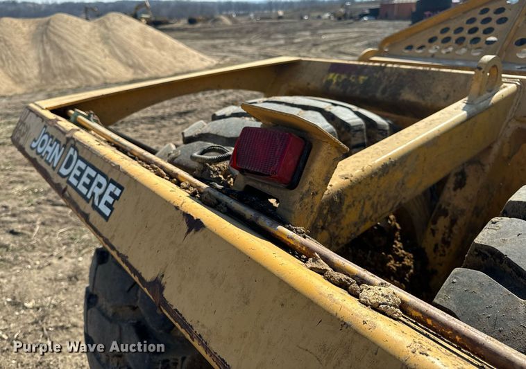 image for item DL4396 2005 John Deere 1812C scraper