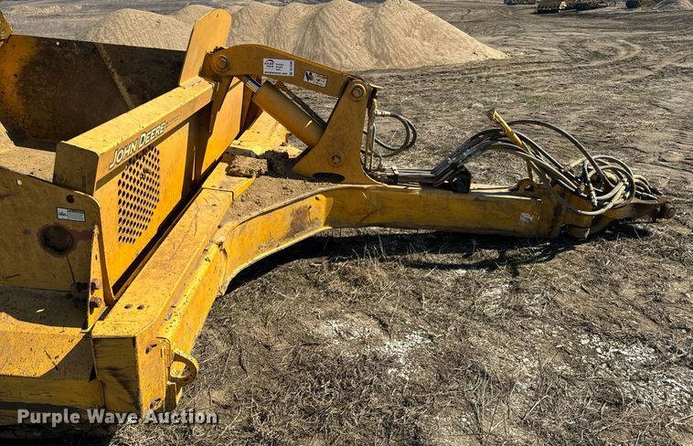 image for item DL4396 2005 John Deere 1812C scraper