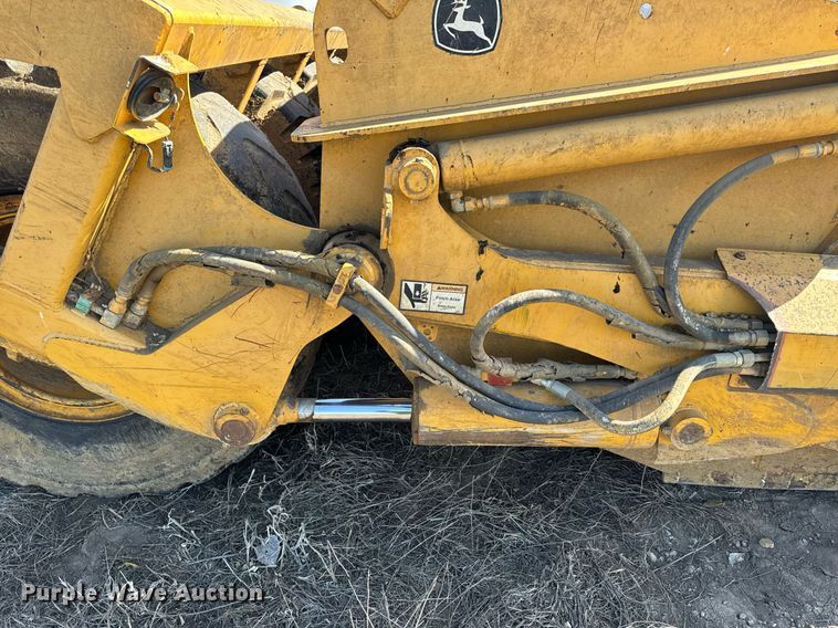 image for item DL4396 2005 John Deere 1812C scraper