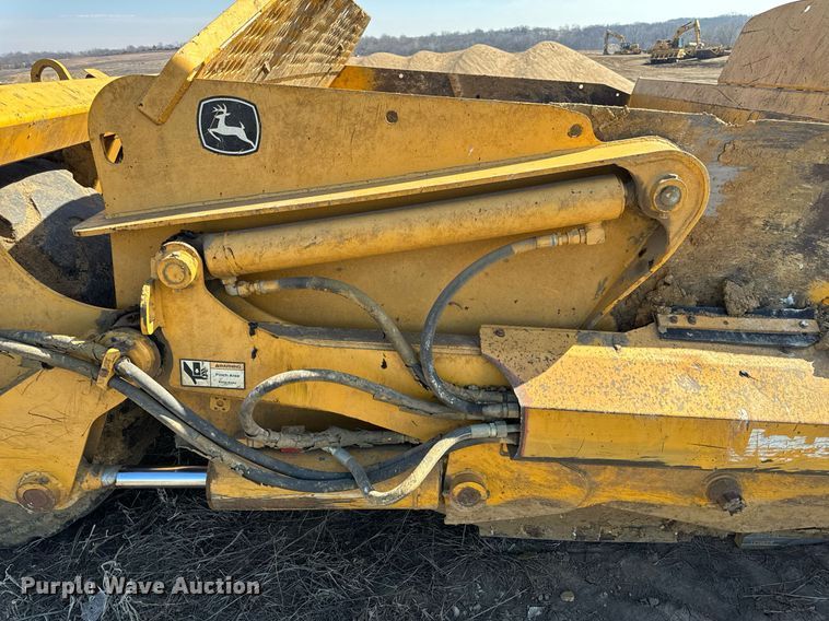 image for item DL4396 2005 John Deere 1812C scraper