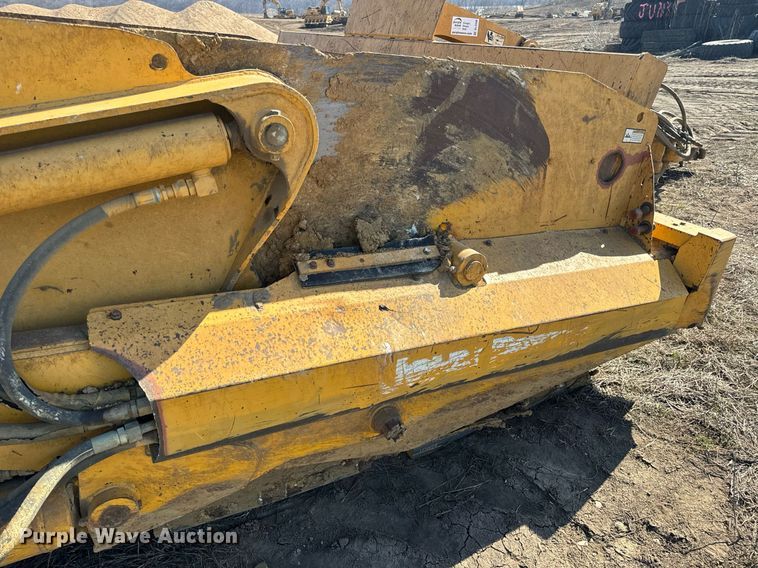 image for item DL4396 2005 John Deere 1812C scraper