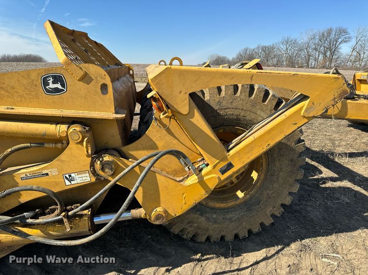 image for item DL4396 2005 John Deere 1812C scraper