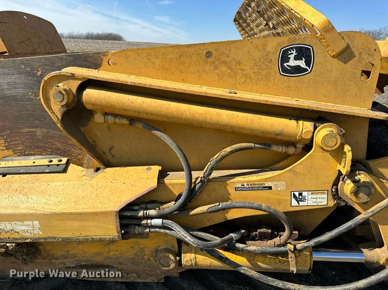 image for item DL4396 2005 John Deere 1812C scraper