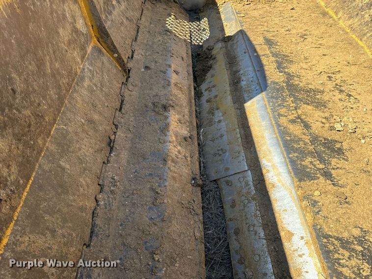 image for item DL4396 2005 John Deere 1812C scraper