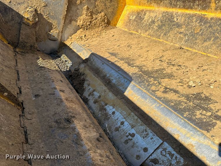 image for item DL4396 2005 John Deere 1812C scraper