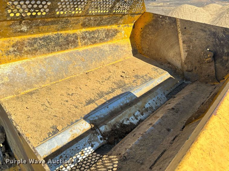 image for item DL4396 2005 John Deere 1812C scraper