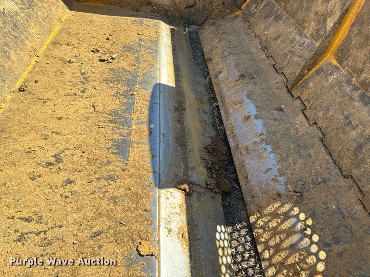 image for item DL4396 2005 John Deere 1812C scraper