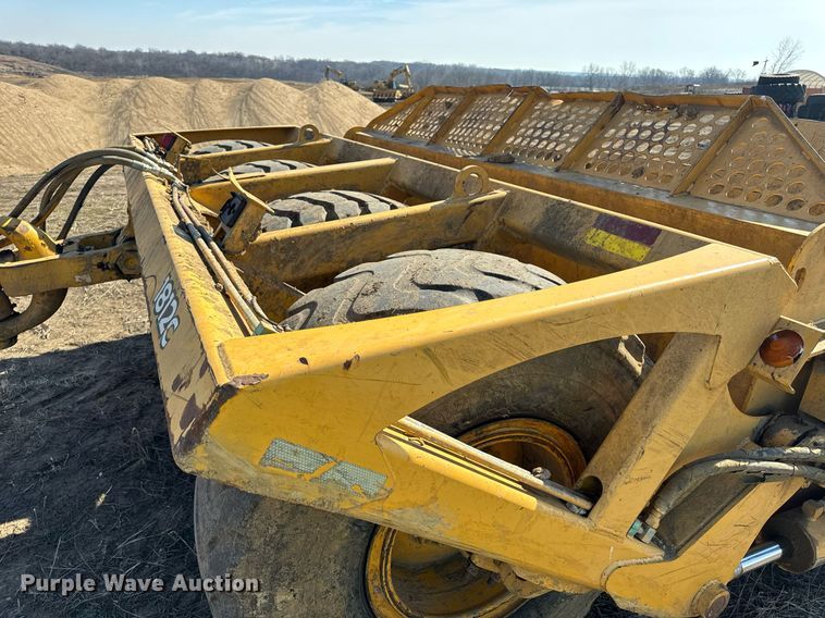 image for item DL4396 2005 John Deere 1812C scraper