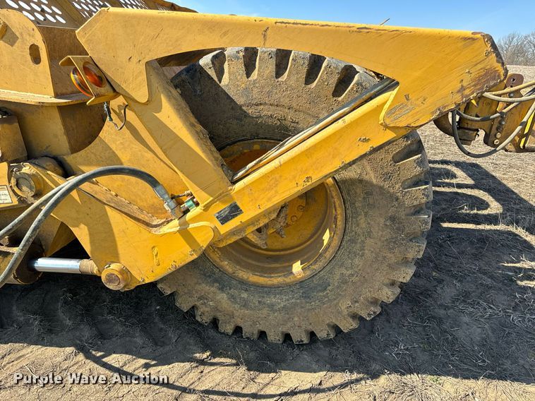 image for item DL4396 2005 John Deere 1812C scraper