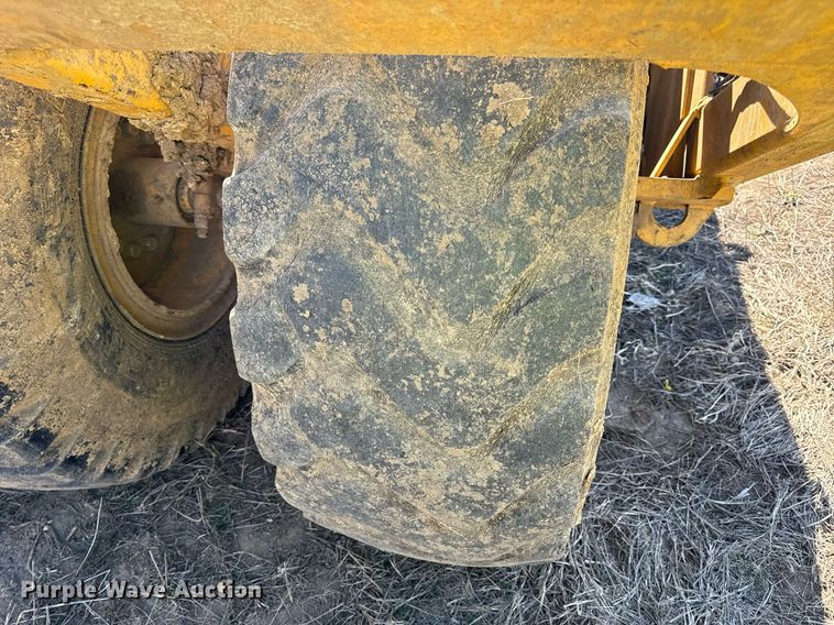 image for item DL4396 2005 John Deere 1812C scraper