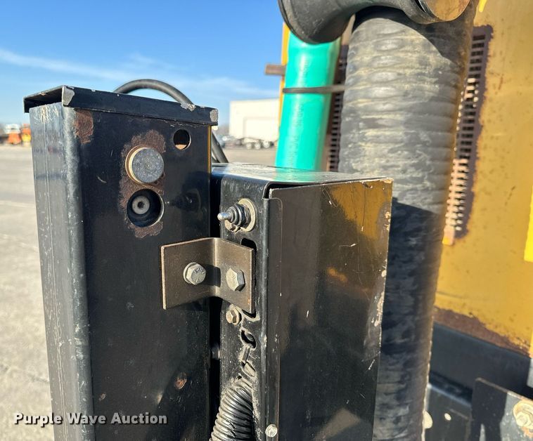 image for item DL4400 2018 Vermeer LP873SDT vacuum excavator