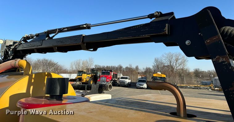image for item DL4400 2018 Vermeer LP873SDT vacuum excavator