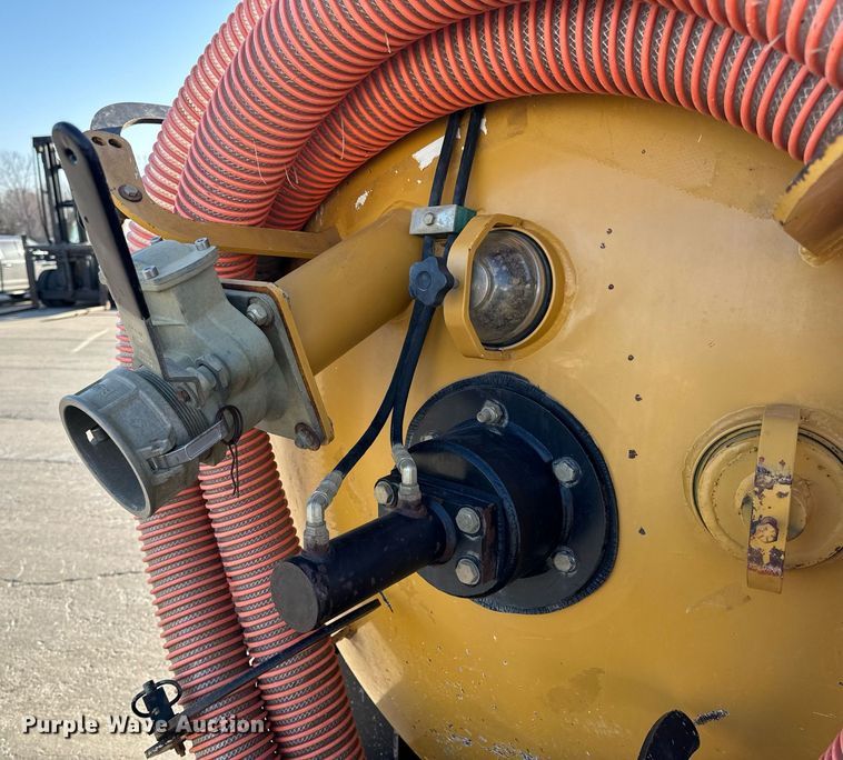 image for item DL4400 2018 Vermeer LP873SDT vacuum excavator