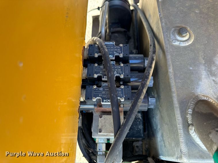 image for item DL4400 2018 Vermeer LP873SDT vacuum excavator