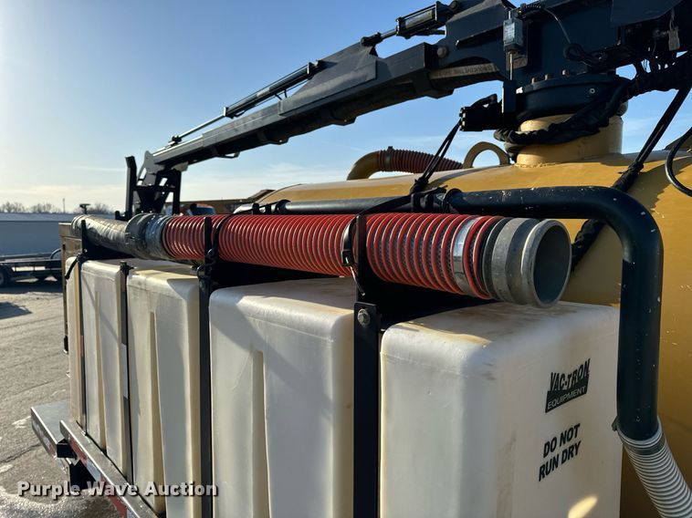 image for item DL4400 2018 Vermeer LP873SDT vacuum excavator