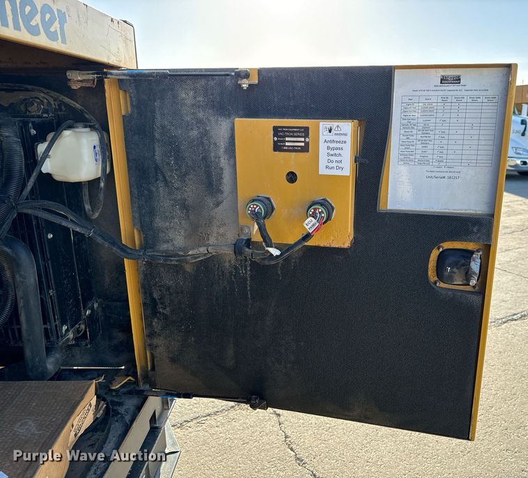 image for item DL4400 2018 Vermeer LP873SDT vacuum excavator