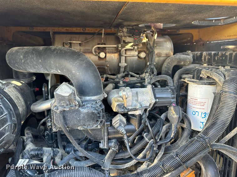 image for item DL4400 2018 Vermeer LP873SDT vacuum excavator