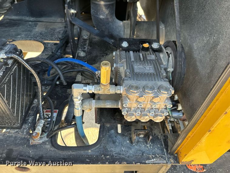 image for item DL4400 2018 Vermeer LP873SDT vacuum excavator