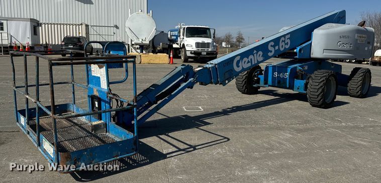 image for item DL4407 2005 Genie S-65 boom lift