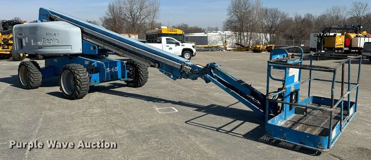 image for item DL4407 2005 Genie S-65 boom lift