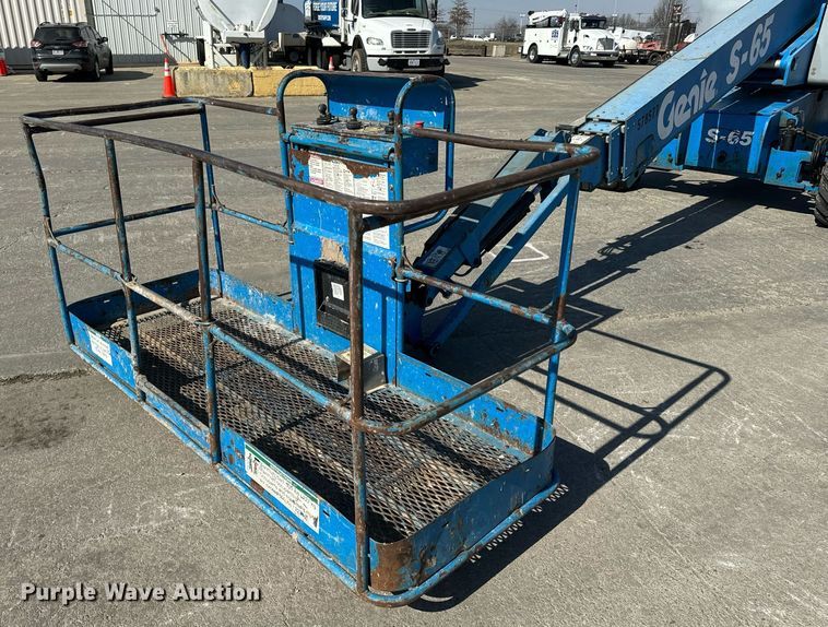 image for item DL4407 2005 Genie S-65 boom lift