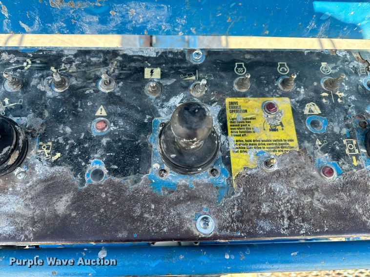 image for item DL4407 2005 Genie S-65 boom lift