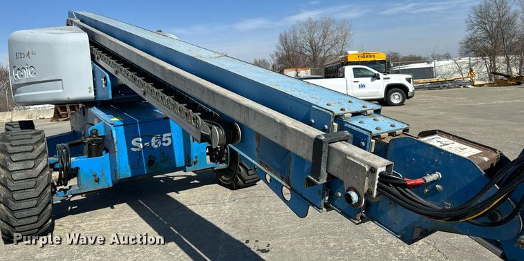 image for item DL4407 2005 Genie S-65 boom lift