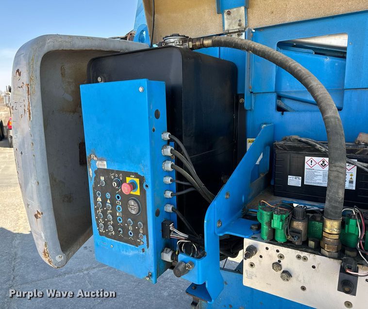 image for item DL4407 2005 Genie S-65 boom lift