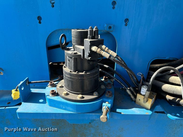 image for item DL4407 2005 Genie S-65 boom lift