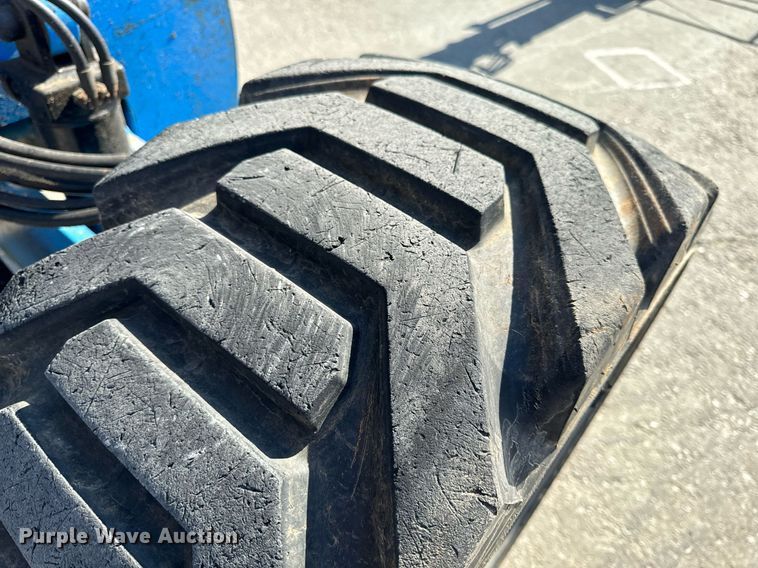 image for item DL4407 2005 Genie S-65 boom lift