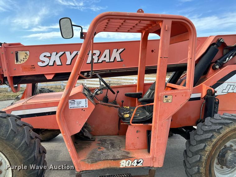 image for item DL4408 2006 Skytrak 8042 telehandler