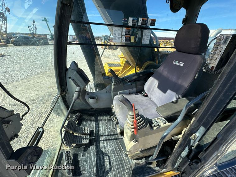 image for item DL4410 2014 John Deere 350G excavator